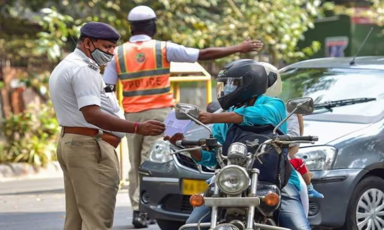 Traffic Rules: क्या आपका कैमरे से कट गया है चालान? जानें कितने दिन बाद तक भर सकते हैं फाइन