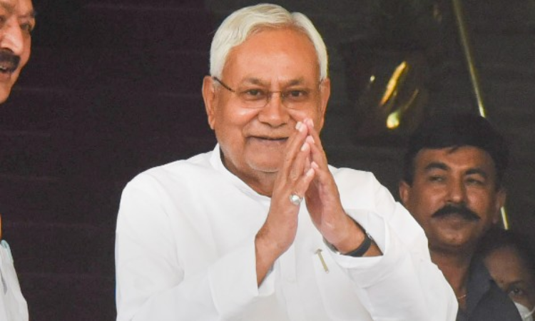 CM Nitish 73rd Birthday: कबड्डी-गुल्ली डंडा फेवरेट गेम, बिना दहेज की शादी, जानें नीतीश कमार के जीवन की अनकही कहानी