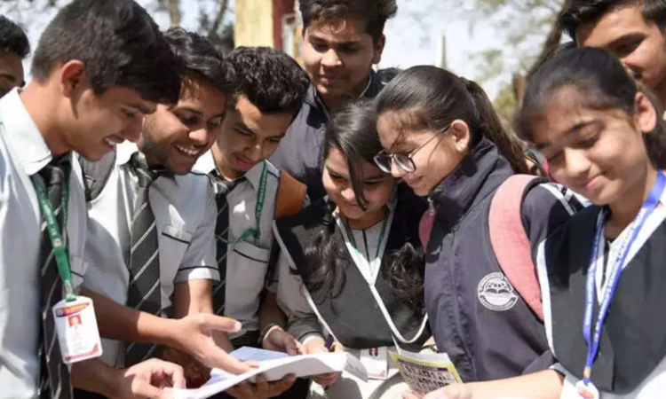 BSEB 10th Result: बिहार बोर्ड 10वीं के टॉपर को मिलेंगे इतने प्राइज, जानें कब होगा रिजल्ट जारी