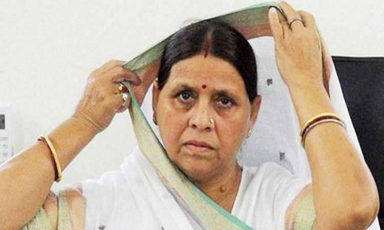 Rabri Devi News: तेजस्वी यादव के बाद अब राबड़ी देवी का आया वीडियो, खेत में ये करती आई नजर