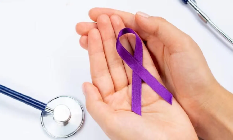 Cervical Cancer: सर्वाइकल कैंसर से बचना है तो महीने में कराएं ये टेस्ट