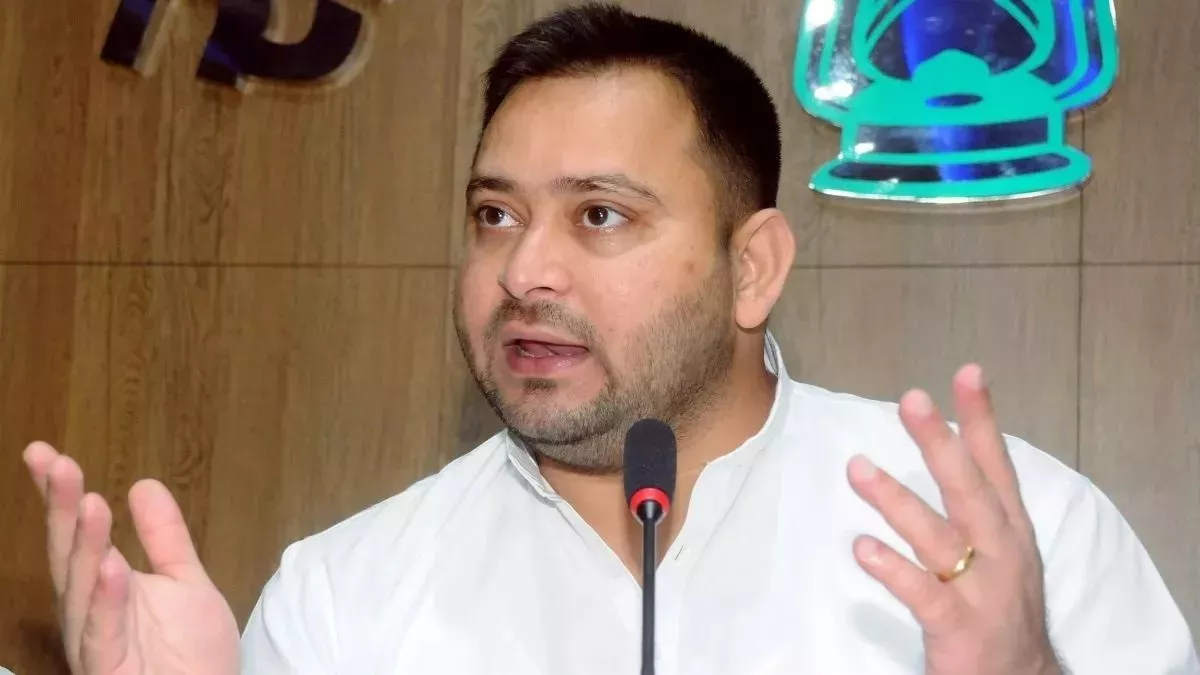 Tejashwi Yadav :  चुनाव से पहले किया बड़ा ऐलान, महिलाओं को लाख रूपए, नौकारिया देने की बात