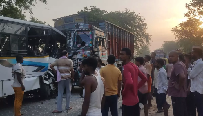 Patna accident: ट्रक ने बस को मारी टक्कर, चालक की मौत, 14 लोग घायल