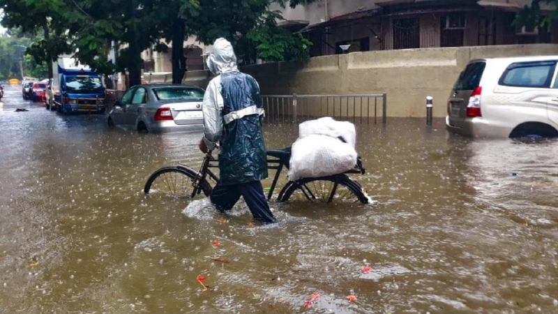 बिहार की भारी बारिश ने ली 3 जाने, 10 की हालत गंभीर