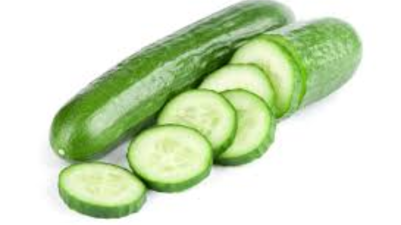 Cucumber Benefits: गर्मियों में खीरा खाना सेहत के लिए बेहद लाभदायक, जानें हैरान करने वाले फायदे