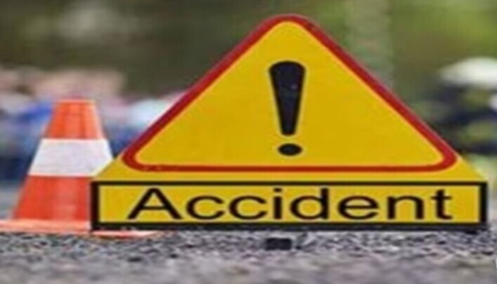 Car Accident: भीषण सड़क हादसे में पिता-बेटे की मौत, माँ की हालत गंभीर