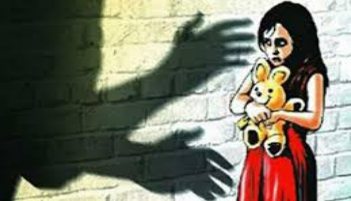 Rape: पड़ोसी चाचा ने बेटी जैसे नाबालिग को बनाया हवस का शिकार, जाने पूरा मामला