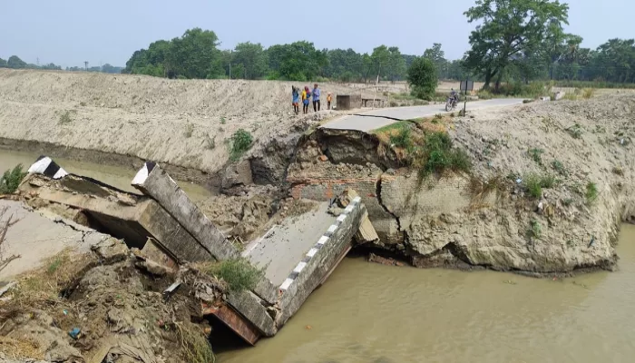 Siwan Bridge Collapse: एक और पुल हुआ ध्वस्त, इलाके में मची हड़कंप