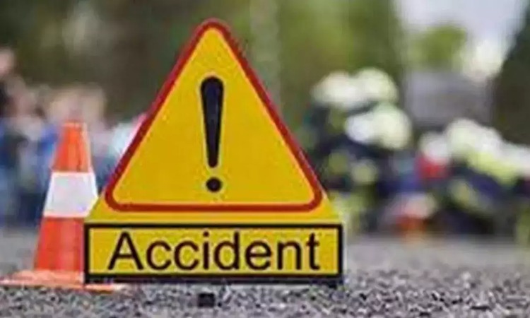 Road Accident: भीषण हादसा! ट्रक ने गाड़ी में मारी टक्कर, कई लोगों की मौत