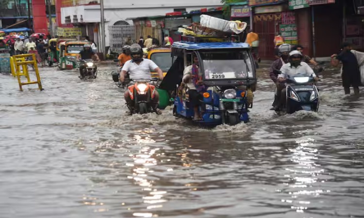 Bihar Weather: बारिश का कहर जारी! लगातार बाढ़ का खतरा, रेड अलर्ट जारी