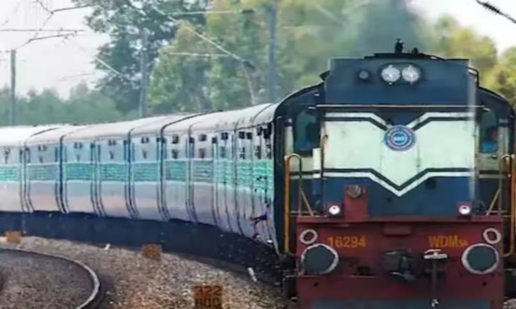 Train News: ट्रेन से सफर करने वालों के लिए खुशखबरी, छठ-दिवाली से पहले यात्रियों को मिलेगी सुविधा