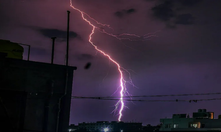 Bihar Lightning: बिजली से मची हाहाकार! पिछले 24 घंटे में कई लोगों की मौत, 39 घायल