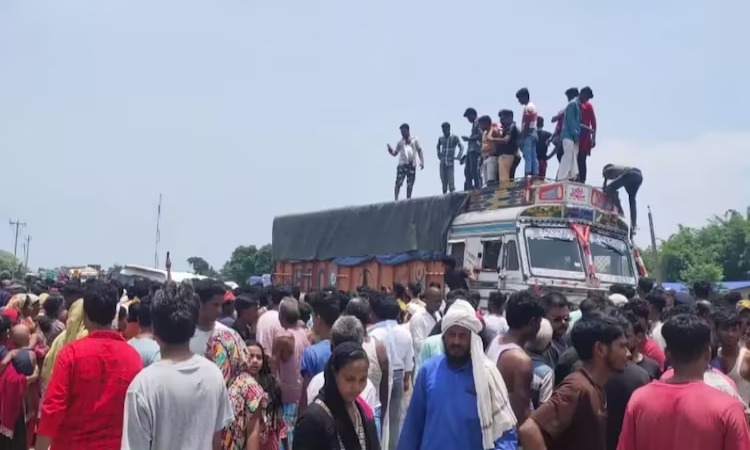 Bihar Road Accident: भीषण सड़क हादसा! स्कॉर्पियो और ट्रक की टक्कर में पांच की मौत, कई घायल