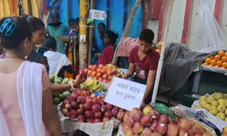 Bodhgaya news: धार्मिक नगरी में विवाद, दुकानदारों ने अपनी मर्जी से दुकान पर लिखा नाम