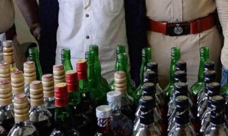 Bihar Liquor Mafia: उत्पाद विभाग की बड़ी कार्रवाई, शराब तस्करों को धर दबोचा