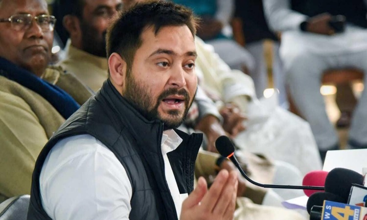 Tejashwi Yadav: तेजस्वी यादव ने JDU पर किया हमला, बोले- ” डबल इंजन की सरकार में हो रहा भ्रष्टाचार”