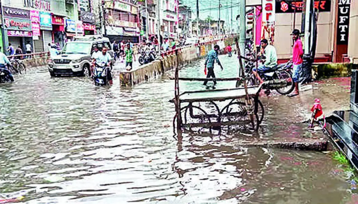 Bihar Weather: बिहार के कई जिलों में भारी बारिश का कहर, बाढ़ का बढ़ा खतरा