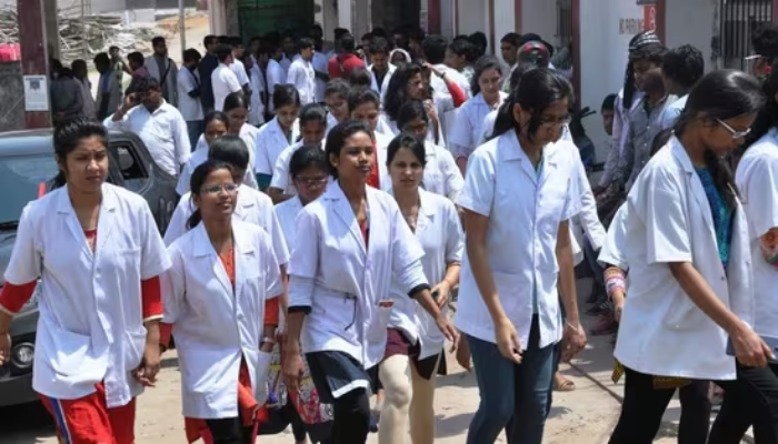 MBBS: स्वास्थ्य मंत्री का ऐलान, जानें MBBS छात्रों की बड़ी खुशखबरी