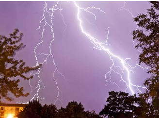 Death Due To Lightning: धान की रोपनी करते वक्त गिरी बिजली, वज्रपात की चपेट में आने से महिला और बच्चे की मौत