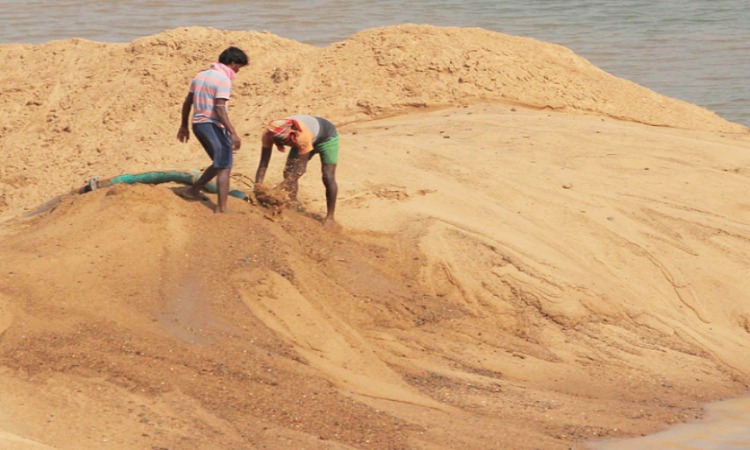 Sand In Bihar: अब घर बैठे कर सकेंगे सरकारी बालू ऑर्डर, इस दिन से बुकिंग शुरू