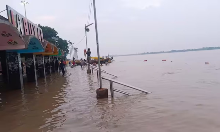 Bihar Flood: बाढ़ का बढ़ा खतरा, पटना सहित कई जिले बाढ़ की चपेट में