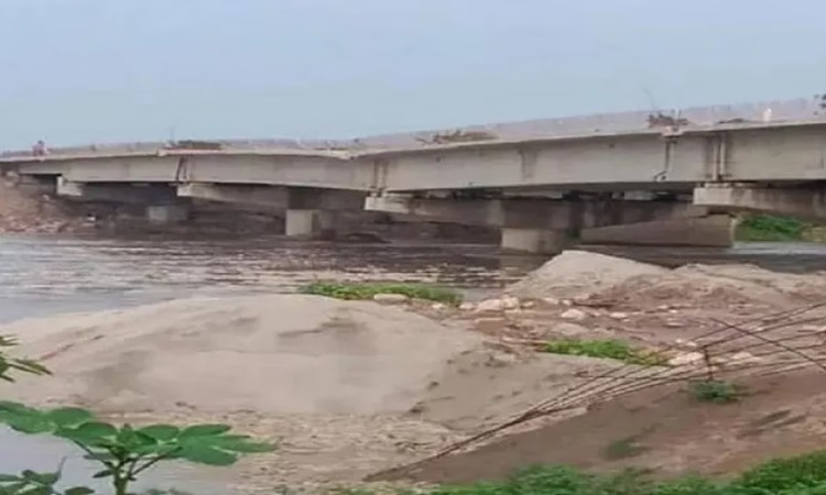 Bihar Bridge Collapse: एक और पुल चढ़ा भ्रष्टाचार की भेंट, लोगों का फूटा गुस्सा